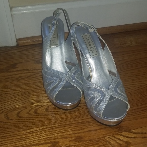 Silver fashion peep toe heels size 8.5 - Picture 2 of 6